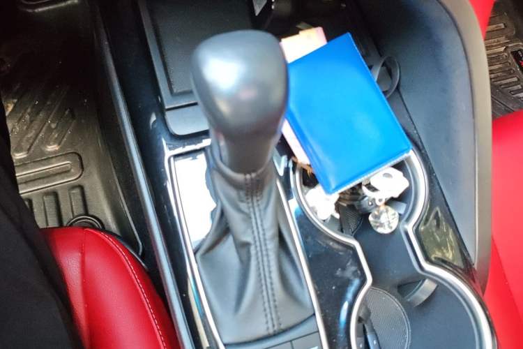 Used Toyota Camry 2019 2.5S FENGSHANG Version China VI Standard Gear Lever