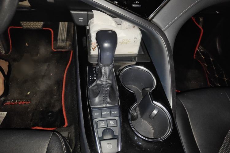 Used Toyota Camry 2019 Dual-Engine 2.5HS FENGSHANG Edition China VI Standard Gear Lever
