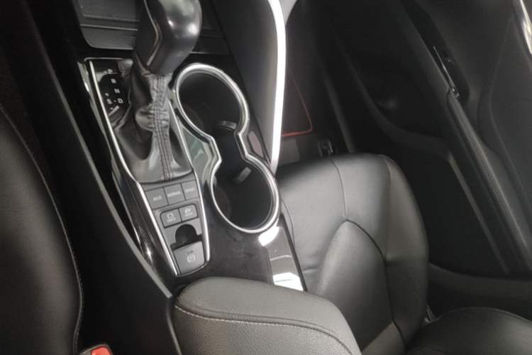 Used Toyota Camry 2019 Dual-Engine 2.5HS FENGSHANG Edition China VI Standard Gear Lever