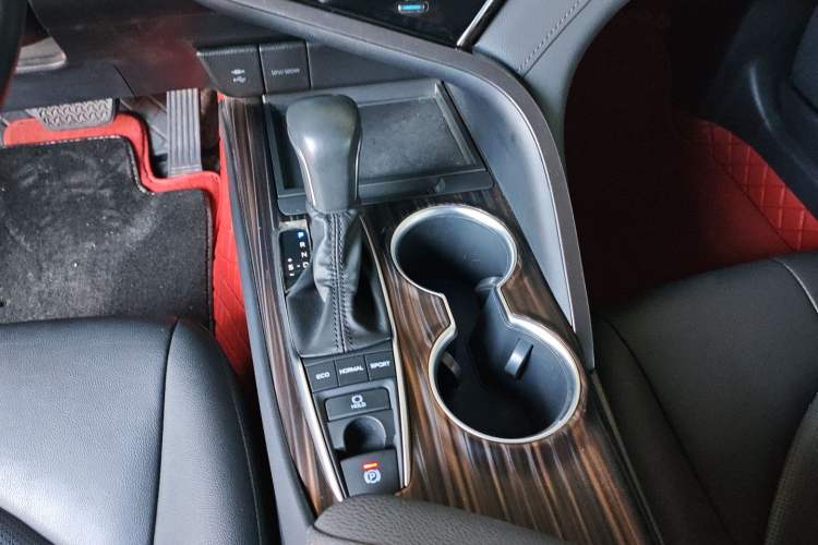Used Toyota Camry 2019 Revised Version 2.5G Luxury Edition Gear Lever