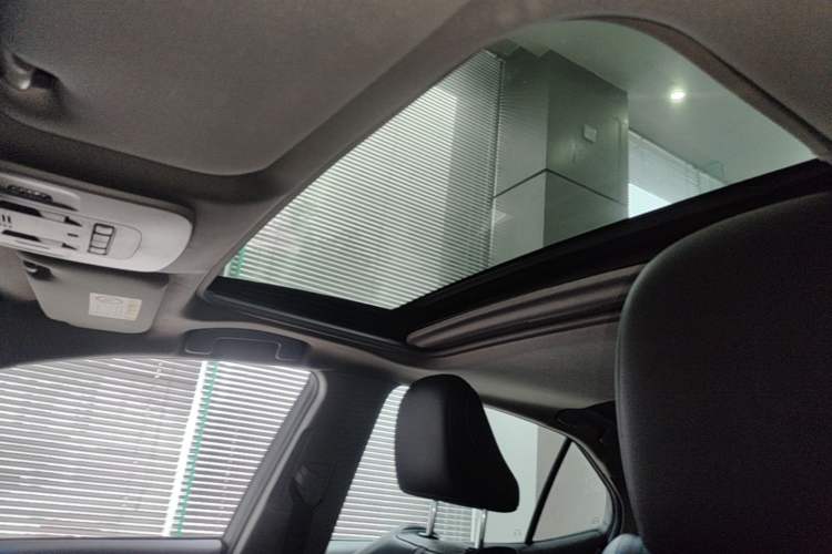 Used Toyota Camry 2019 Dual-Engine 2.5HS FENGSHANG Edition China VI Standard Headliner