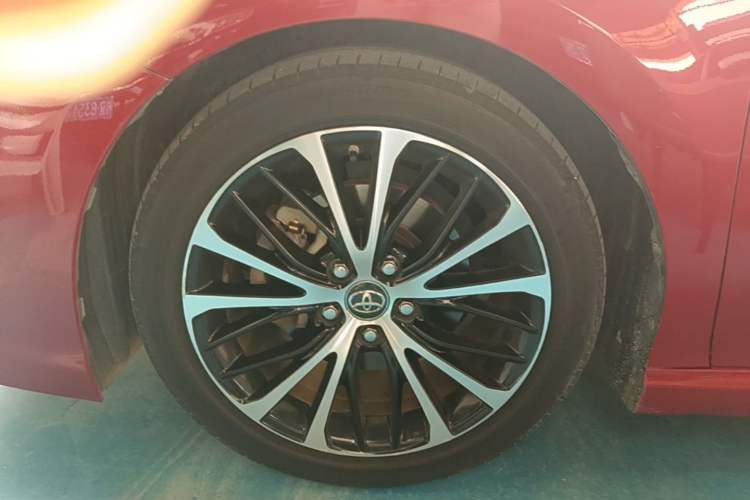 Used Toyota Camry 2019 Revised Version 2.0S Fēngshàng Edition Left Front Wheel Hub