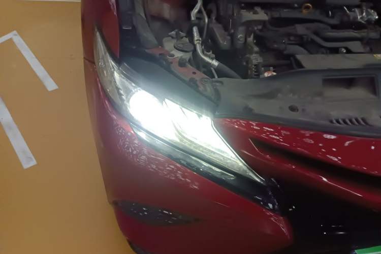 Used Toyota Camry 2019 2.0S FENGSHANG Version China VI Standard Right Front Headlight