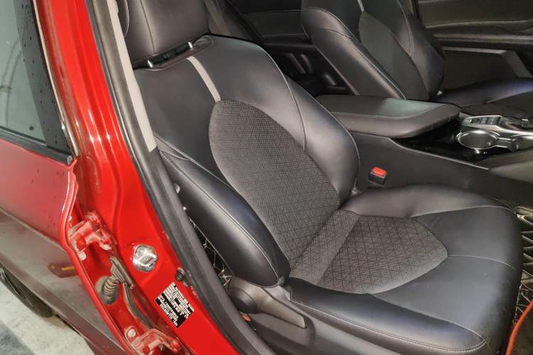 Used Toyota Camry 2019 Dual-Engine 2.5HS FENGSHANG Edition China VI Standard Right Front Seat