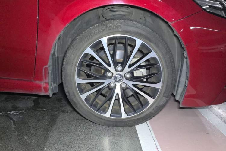 Used Toyota Camry 2019 2.5S FENGSHANG Version China V Standard Right Front Wheel Hub
