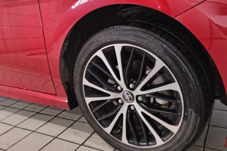 Used Toyota Camry 2019 Revised Version Dual-Engine 2.5 HS Fēngshàng Edition Right Front Wheel Hub