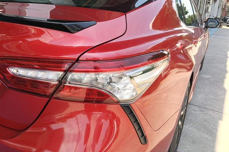 Used Toyota Camry 2019 Revised Version 2.0S Fēngshàng Edition Right Rear Taillight