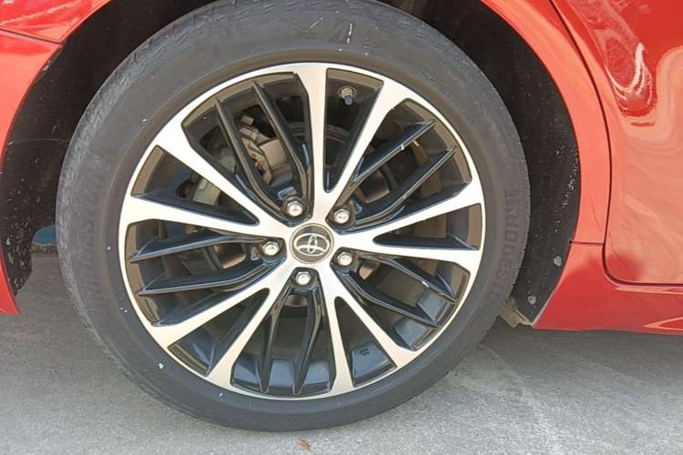Used Toyota Camry 2019 Revised Version 2.0S Fēngshàng Edition Right Rear Wheel Hub
