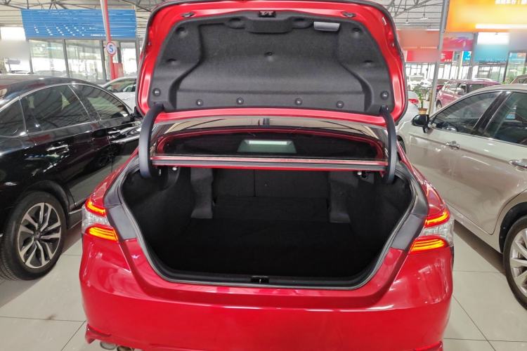 Used Toyota Camry 2019 Dual-Engine 2.5HS FENGSHANG Edition China VI Standard Trunk
