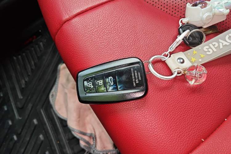 Used Toyota Camry 2019 2.5S FENGSHANG Version China VI Standard Vehicle Key