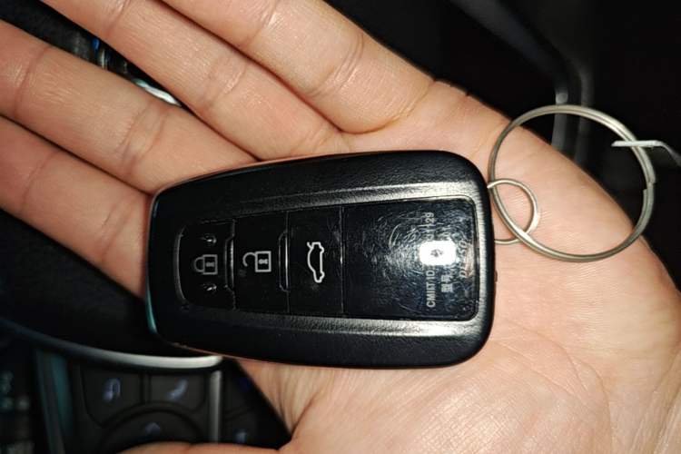 Used Toyota Camry 2019 Revised Version 2.5S Fēngshàng Edition Vehicle Key