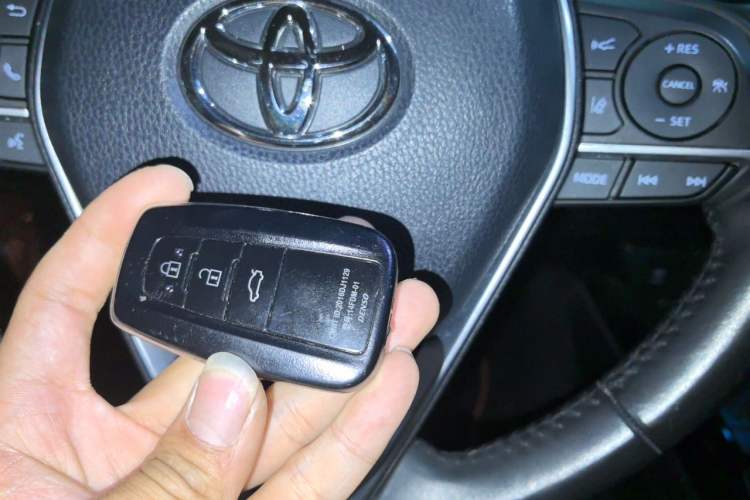 Used Toyota Camry 2019 2.5S FENGSHANG Version China V Standard Vehicle Key