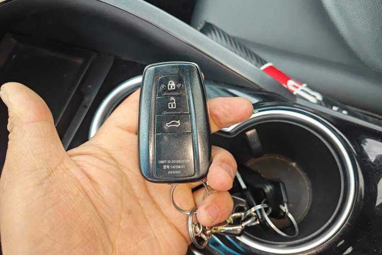 Used Toyota Camry 2019 2.5S FENGSHANG Version China VI Standard Vehicle Key