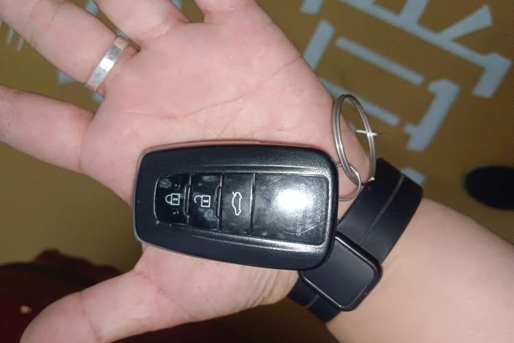 Used Toyota Camry 2019 2.0S FENGSHANG Version China VI Standard Vehicle Key