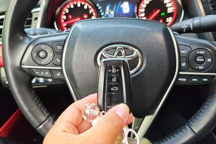 Used Toyota Camry 2019 2.5S FENGSHANG Version China VI Standard Vehicle Key