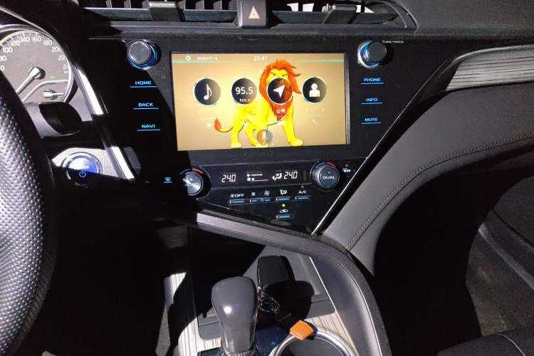 Used Toyota Camry 2019 Dual-Engine 2.5 HG Luxury Edition China VI Standard Audio And AC Panel