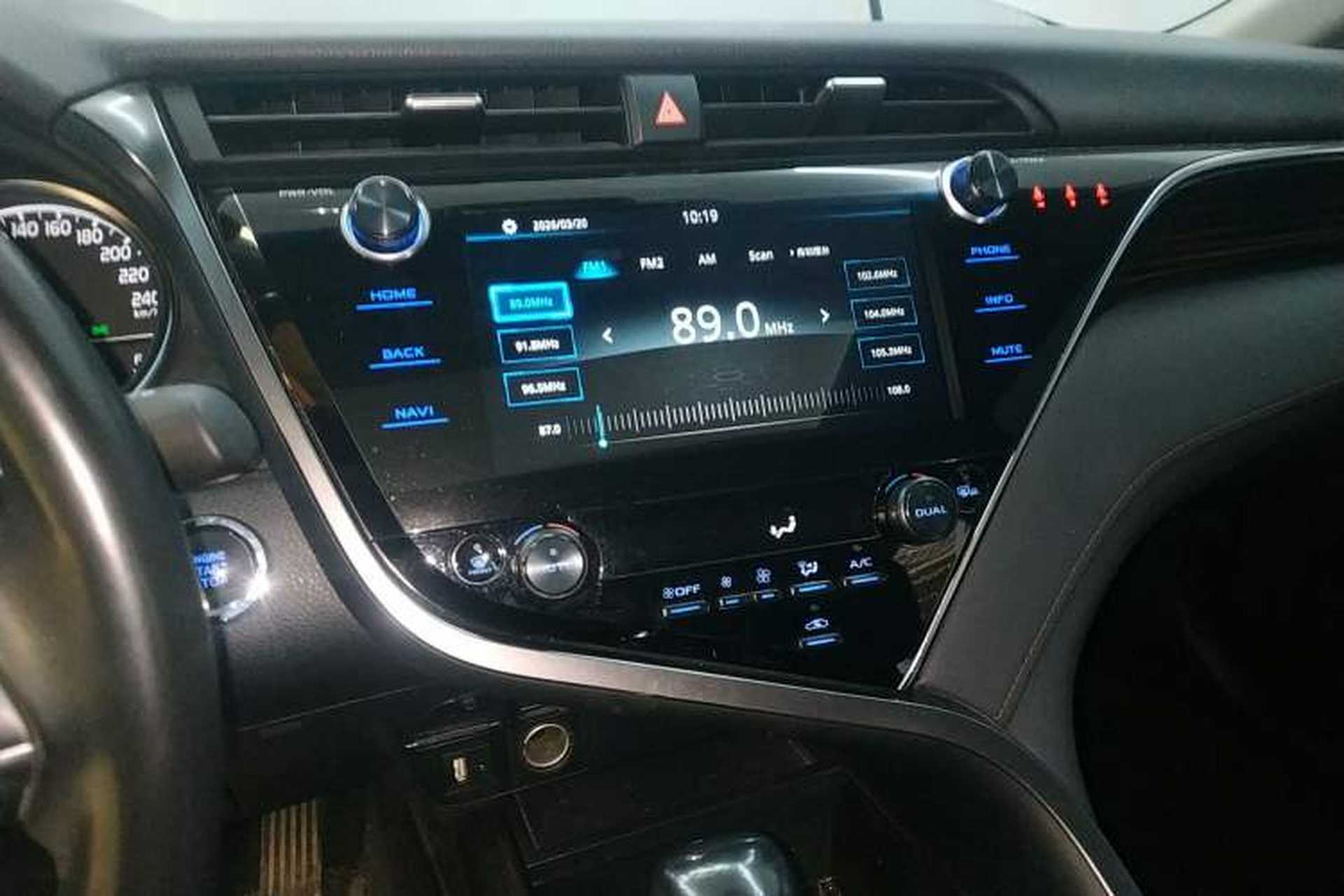Used Toyota Camry 2019 2.0G Luxury Edition China V Standard Audio And AC Panel