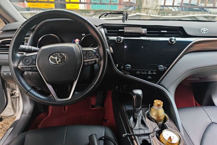 Used Toyota Camry 2019 2.5G Luxury Edition China VI Standard Center Console