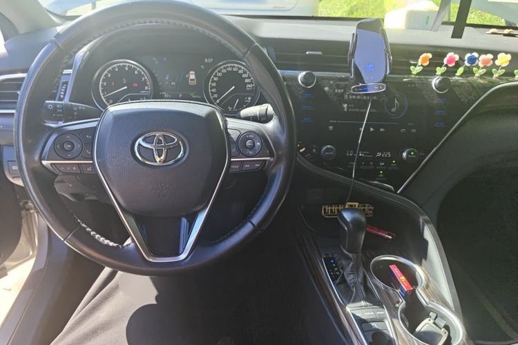 Used Toyota Camry 2019 2.5G Luxury Edition China VI Standard Center Console