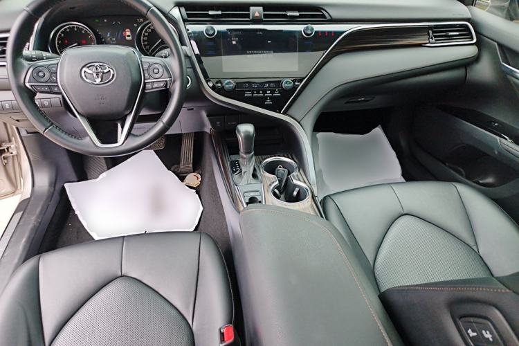 Used Toyota Camry 2019 2.0G Luxury Edition China VI Standard Center Console