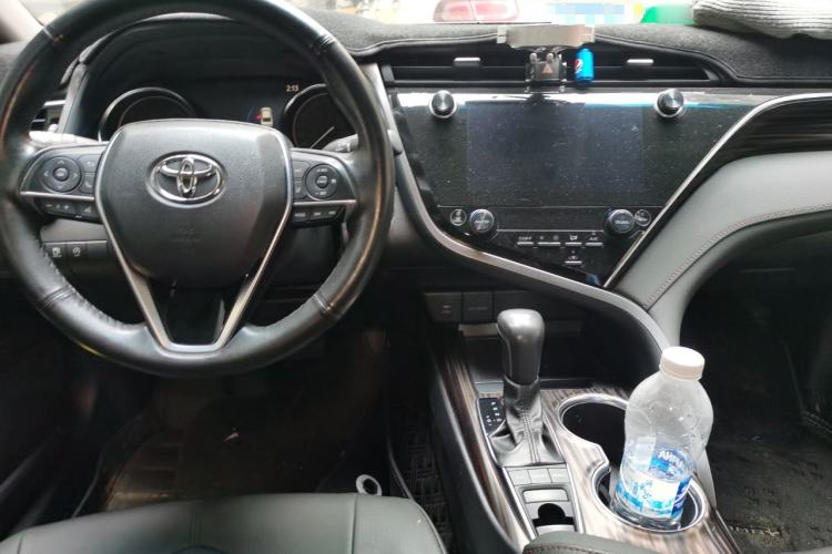 Used Toyota Camry 2019 2.5G Luxury Edition China VI Standard Center Console