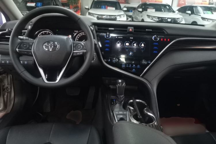 Used Toyota Camry 2019 2.5G Luxury Edition China VI Standard Center Console
