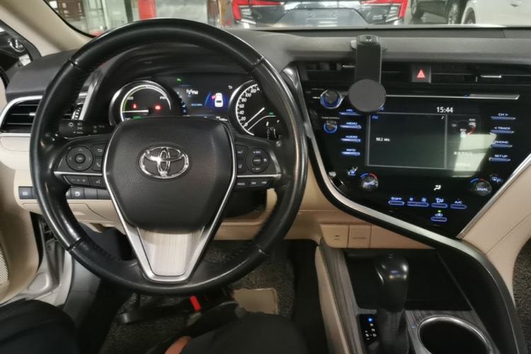 Used Toyota Camry 2019 Dual-Engine 2.5 HG Luxury Edition China VI Standard Center Console