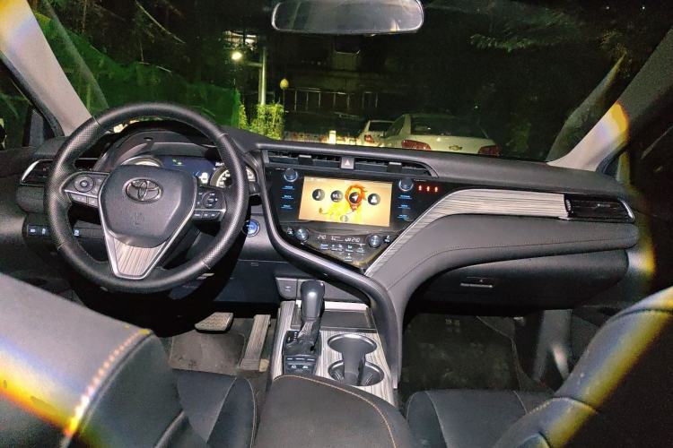 Used Toyota Camry 2019 Dual-Engine 2.5 HG Luxury Edition China VI Standard Center Console