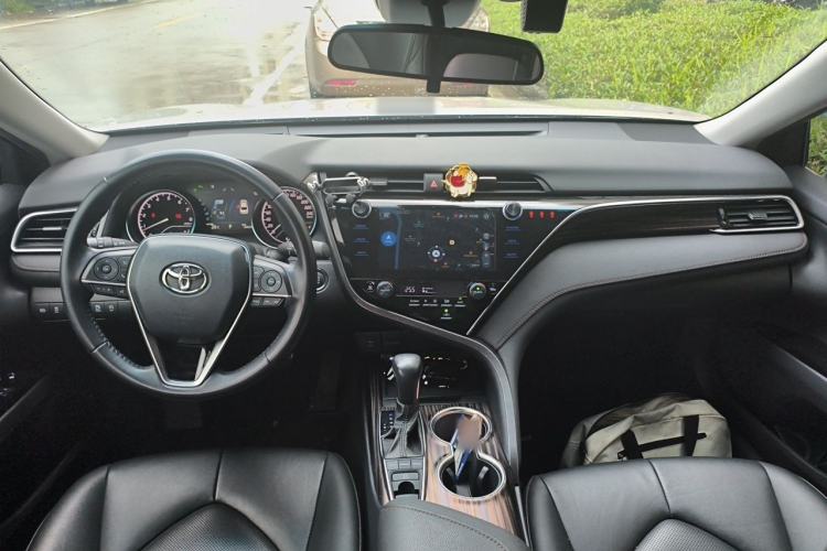 Used Toyota Camry 2019 2.5G Luxury Edition China VI Standard Center Console
