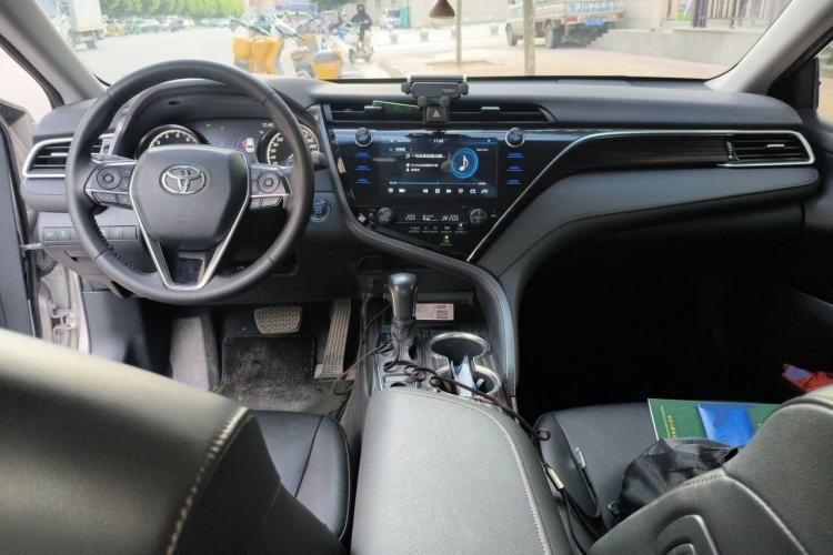 Used Toyota Camry 2019 2.0G Luxury Edition China VI Standard Center Console