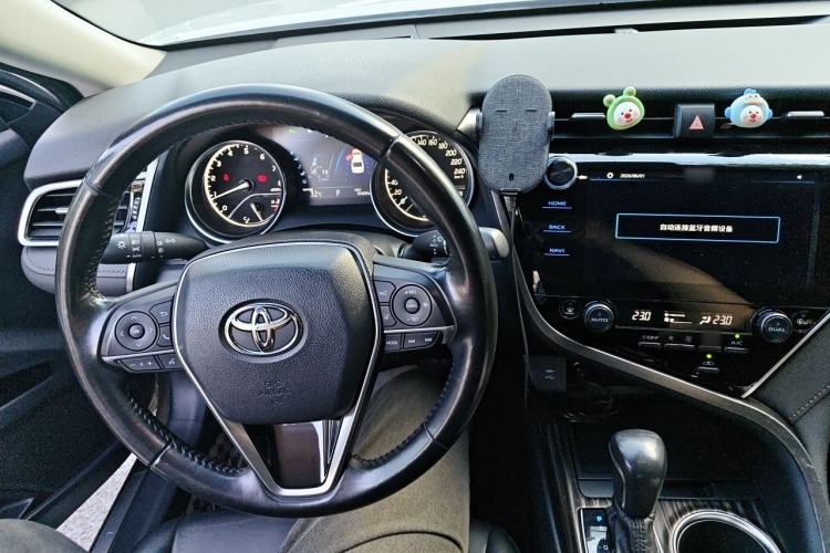 Used Toyota Camry 2019 2.0G Luxury Edition China VI Standard Center Console