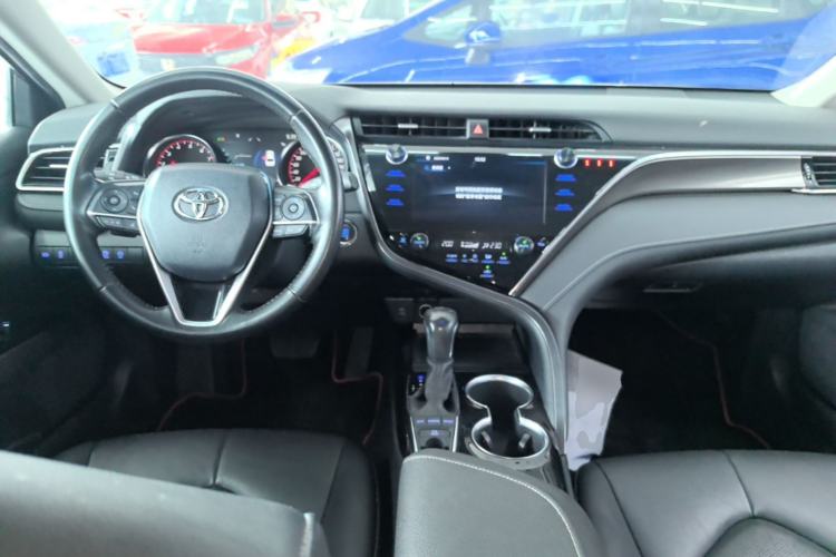 Used Toyota Camry 2019 2.5S FENGSHANG Version China VI Standard Center Console