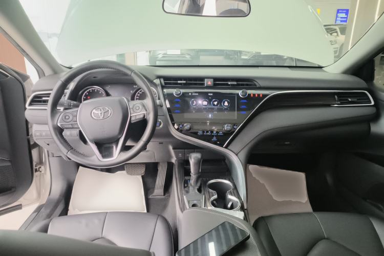 Used Toyota Camry 2019 2.0G Luxury Edition China VI Standard Center Console