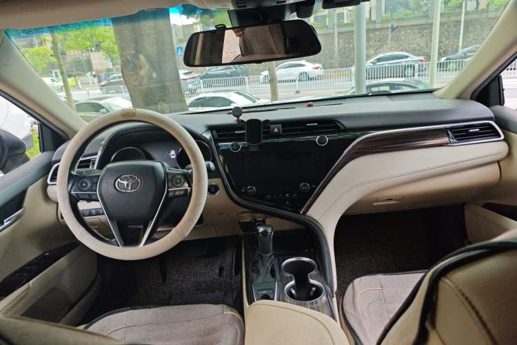 Used Toyota Camry 2019 2.0G Luxury Edition China VI Standard Center Console