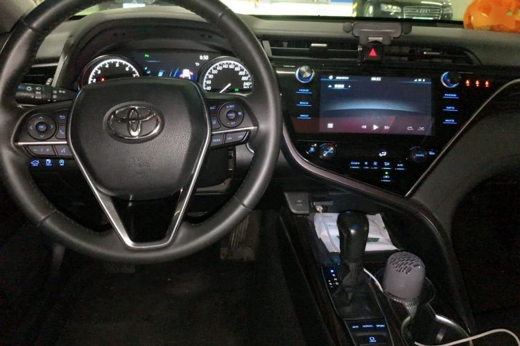 Used Toyota Camry 2019 2.5G Luxury Edition China VI Standard Center Console