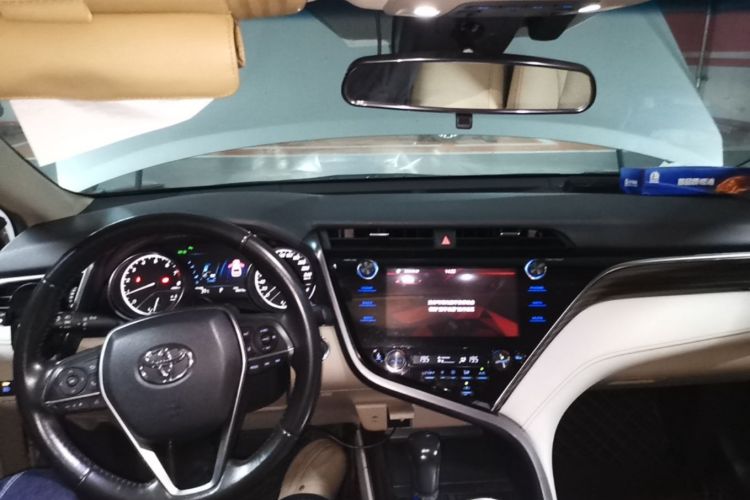 Used Toyota Camry 2019 2.0G Luxury Edition China VI Standard Center Console