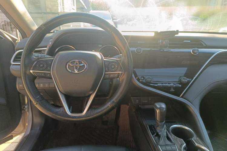 Used Toyota Camry 2019 2.5G Luxury Edition China VI Standard Center Console