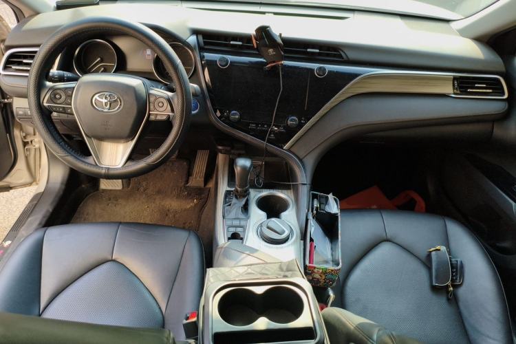 Used Toyota Camry 2019 Dual-Engine 2.5 HG Luxury Edition China VI Standard Center Console