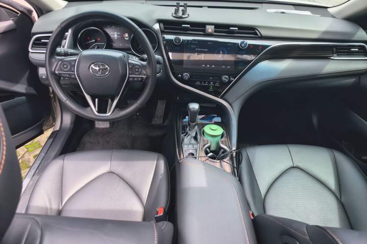 Used Toyota Camry 2019 2.5G Luxury Edition China VI Standard Center Console