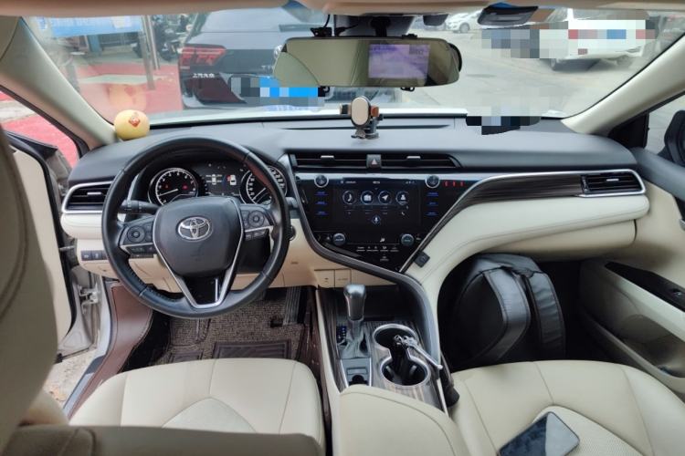 Used Toyota Camry 2019 2.0G Luxury Edition China VI Standard Center Console