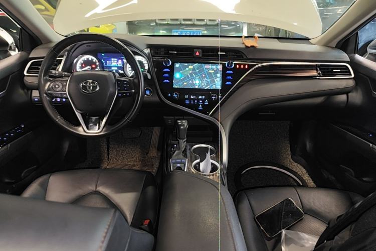 Used Toyota Camry 2019 2.5G Luxury Edition China VI Standard Center Console