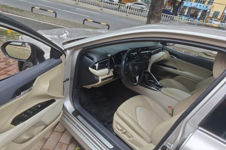 Used Toyota Camry 2019 2.0G Luxury Edition China VI Standard Driver Seat