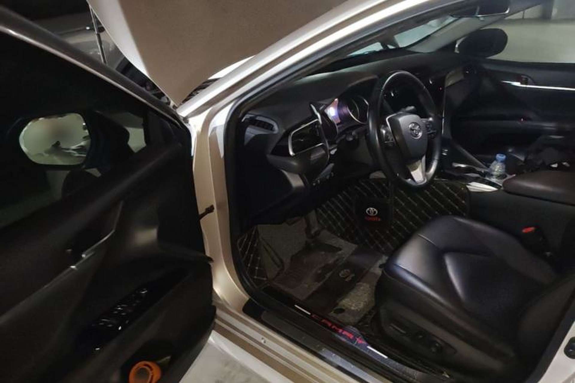 Used Toyota Camry 2019 Dual-Engine 2.5 HG Luxury Edition China VI Standard Driver Seat