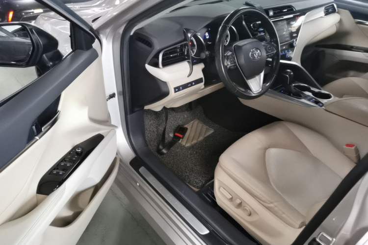 Used Toyota Camry 2019 Dual-Engine 2.5 HG Luxury Edition China VI Standard Driver Seat