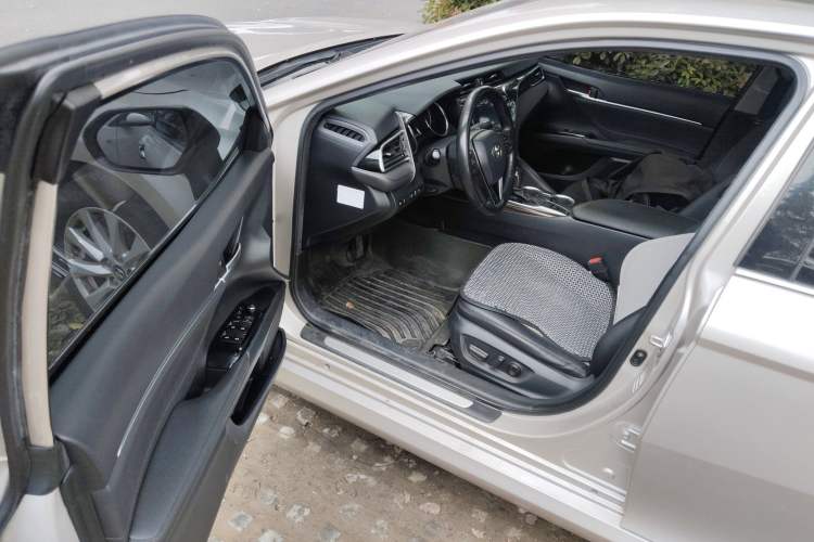 Used Toyota Camry 2019 2.0G Luxury Edition China VI Standard Driver Seat