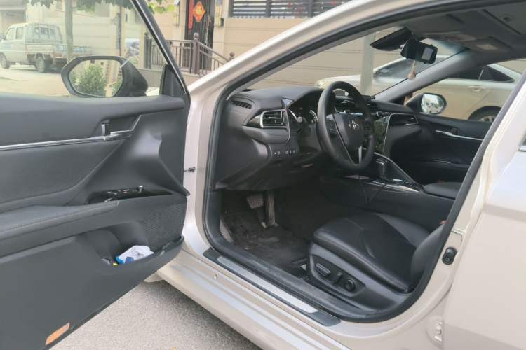 Used Toyota Camry 2019 2.0G Luxury Edition China VI Standard Driver Seat
