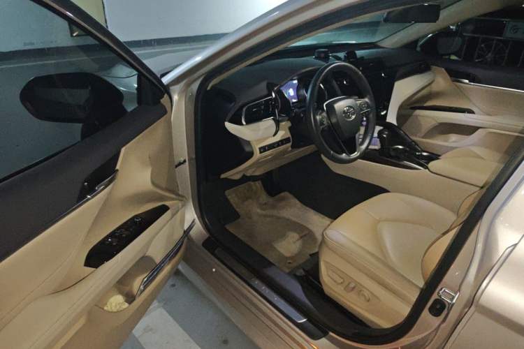 Used Toyota Camry 2019 2.0G Luxury Edition China VI Standard Driver Seat