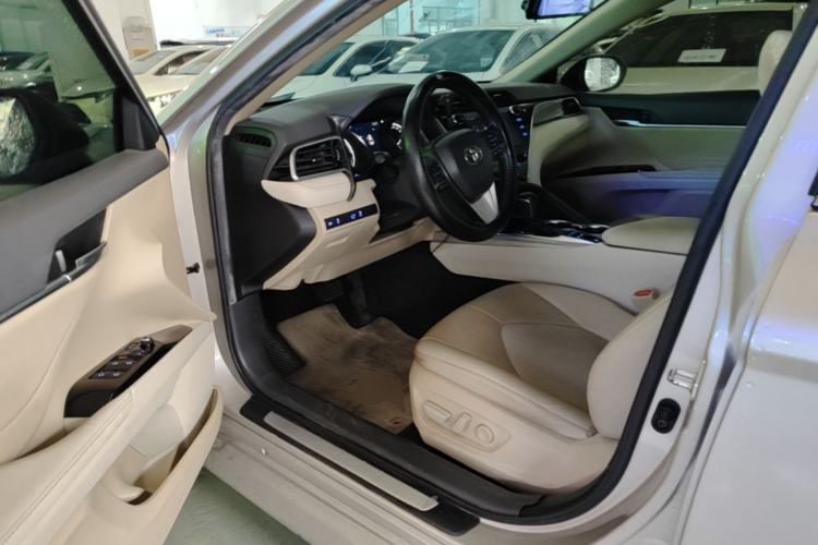 Used Toyota Camry 2019 Dual-Engine 2.5 HG Luxury Edition China VI Standard Driver Seat