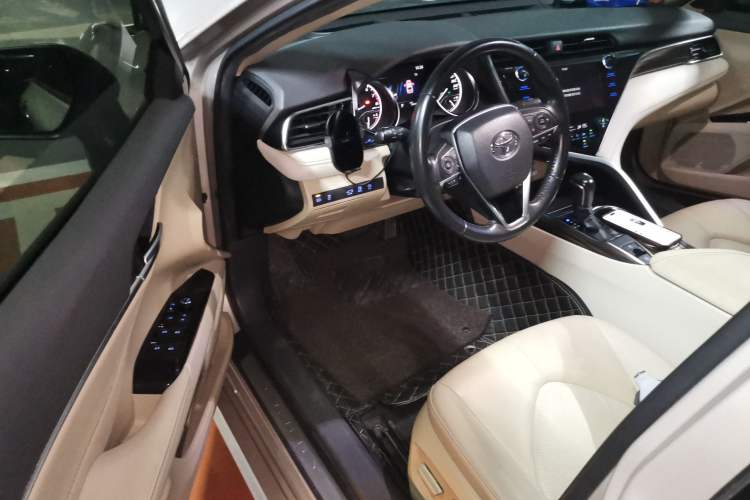 Used Toyota Camry 2019 2.0G Luxury Edition China VI Standard Driver Seat