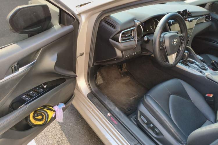 Used Toyota Camry 2019 Dual-Engine 2.5 HG Luxury Edition China VI Standard Driver Seat